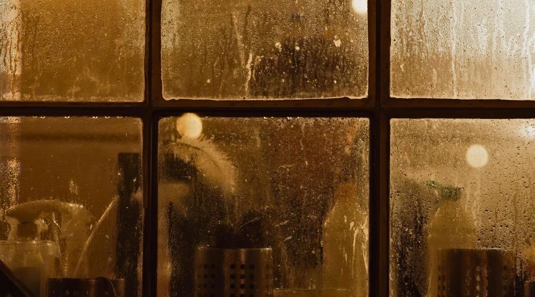 Por qué aparece la condensación en las ventanas